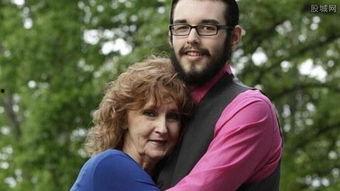 國產(chǎn)老婦人與小伙視頻