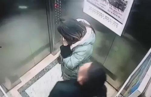 國產偷窺男人撒尿視頻,偷窺者如何捕捉男人私密時刻